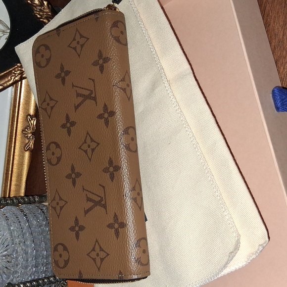 Traded* Louis Vuitton Zippy Wallet - Picture 5 of 6